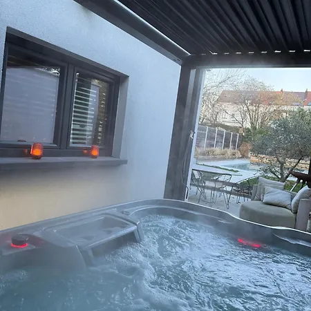 Tente de luxe BeMe signature Dôme avec spa et piscine privatif *